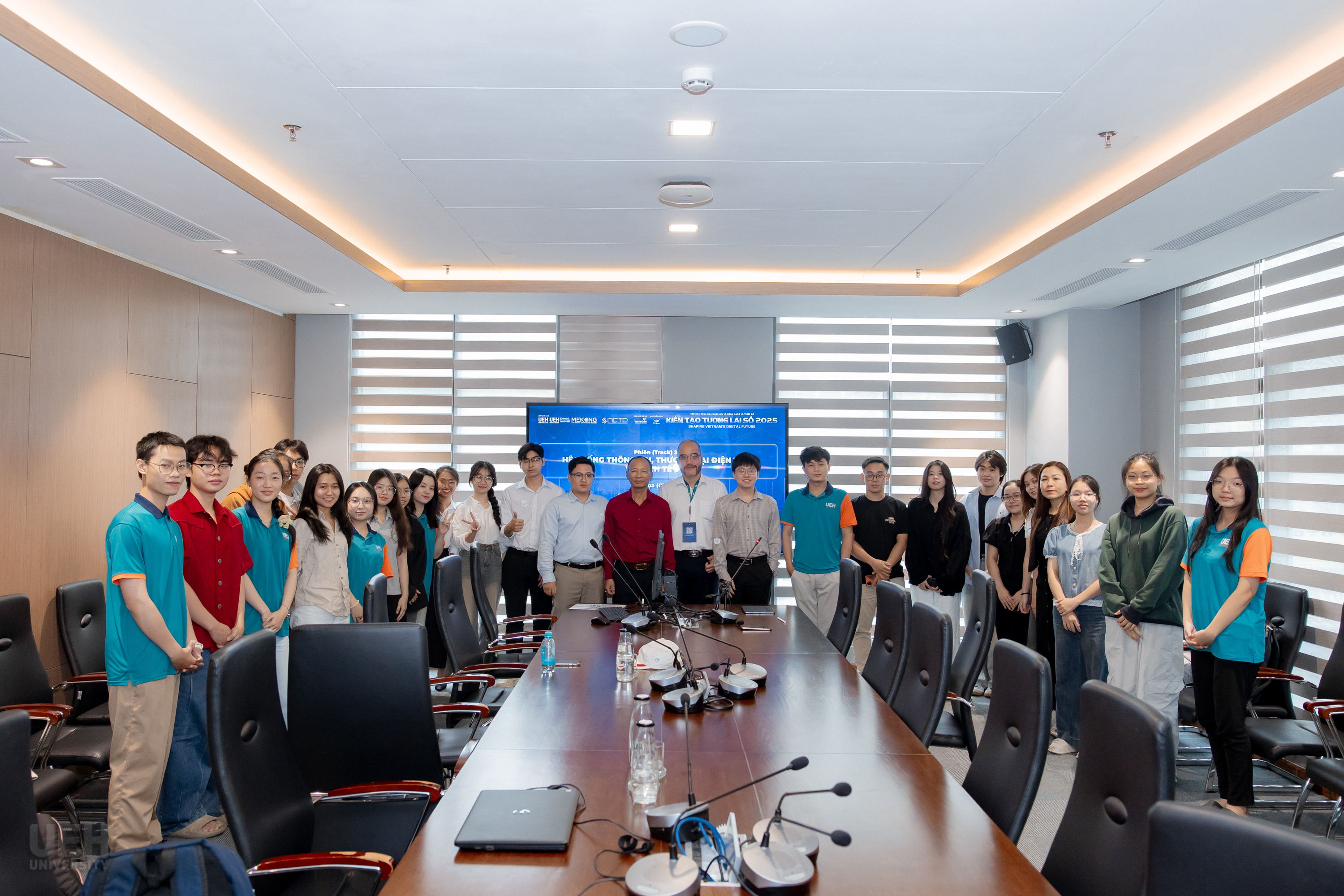 Mot-so-hinh-anh-cac-phien-thao-luan-song-song-trong-khuon-kho-Hoi-thao