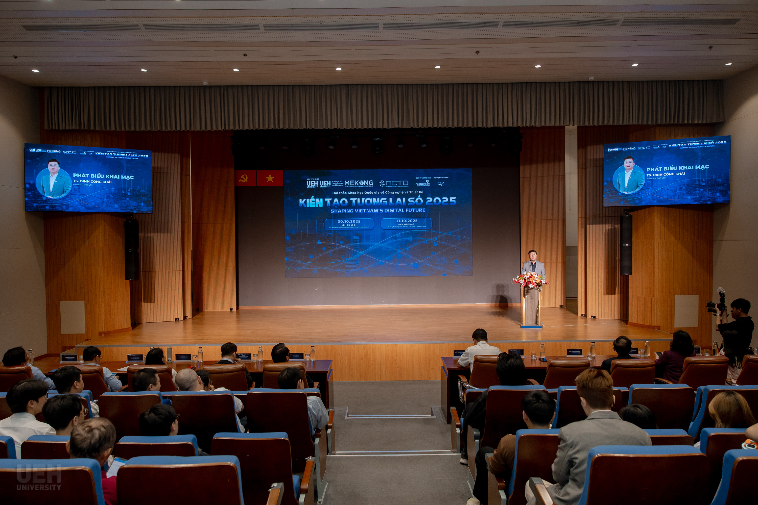 Le-khai-mac-Hoi-thao-dien-ra-tai-Hoi-truong-B1-302-co-so-B-UEH