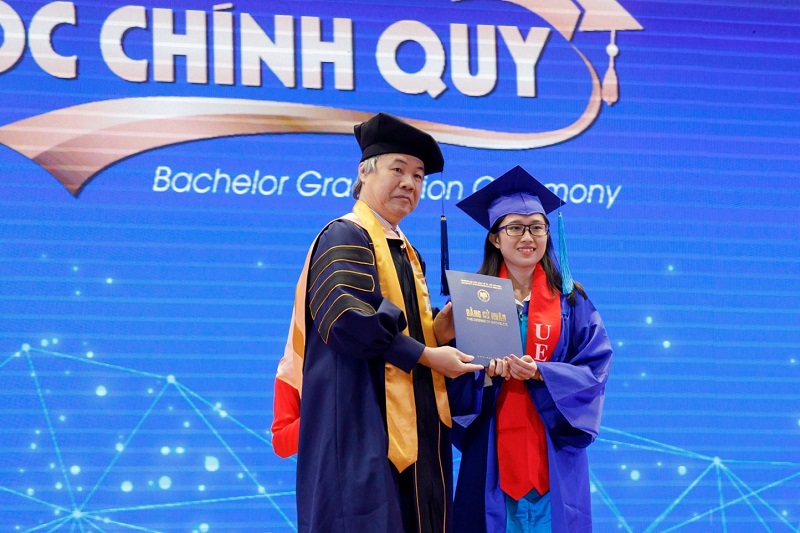 Gần 3.000 Tân Cử Nhân Ueh Rạng Rỡ Trong Ngày Tốt Nghiệp, Sẵn Sàng Chinh  Phục Hành Trình Mới