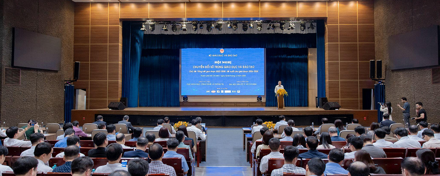 UEH Partners with the Ministry of Education and Training to Host Conference on Digital Transformation in Education, Leading the Journey Towards a Smart University