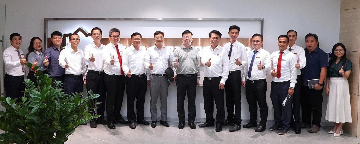 University of Economics Ho Chi Minh City and Hoa Sen Group Strengthen Connections, Promote Collaboration in Training High-Quality Human Resources