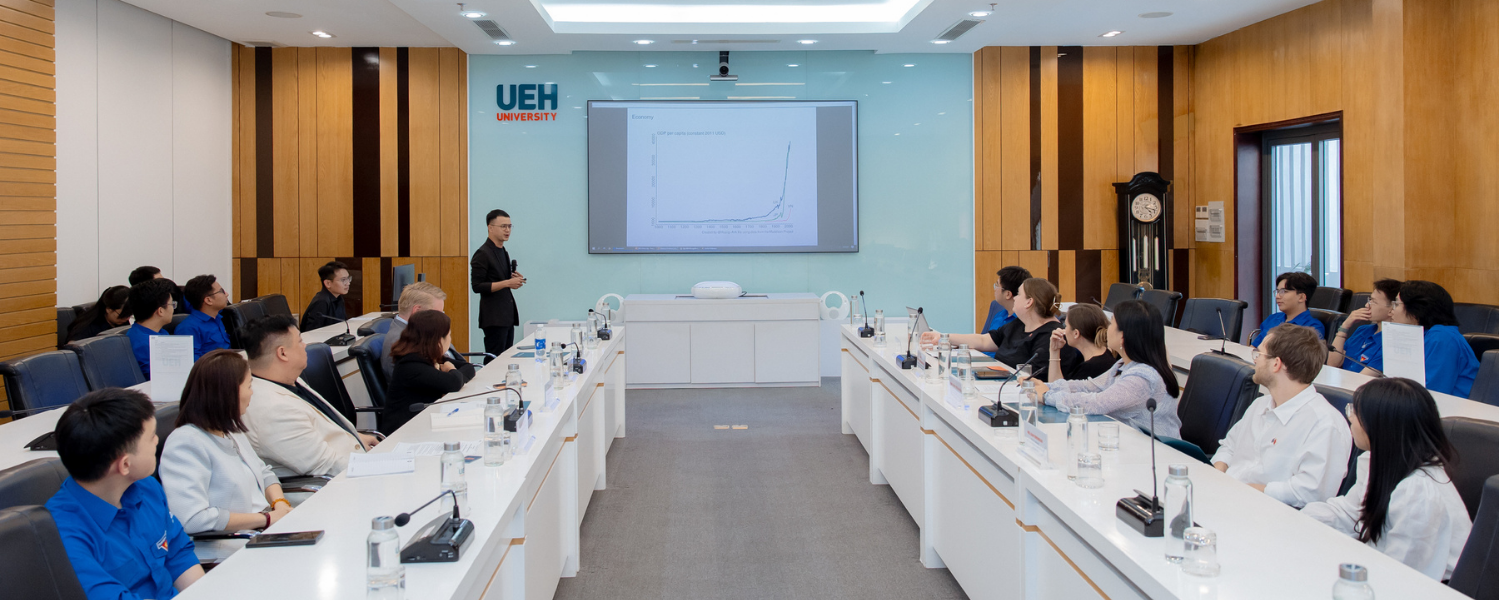 UEH proudly welcomes the Delegation of the Australian Political Exchange Council 
