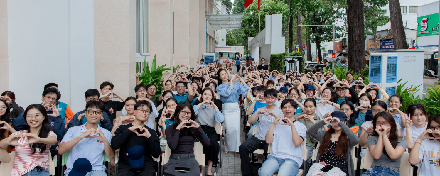 [UEH Open Agora] Hơn 100 người học tham gia phiên đối thoại mở đầu tiên về mùa hè không vội vã 