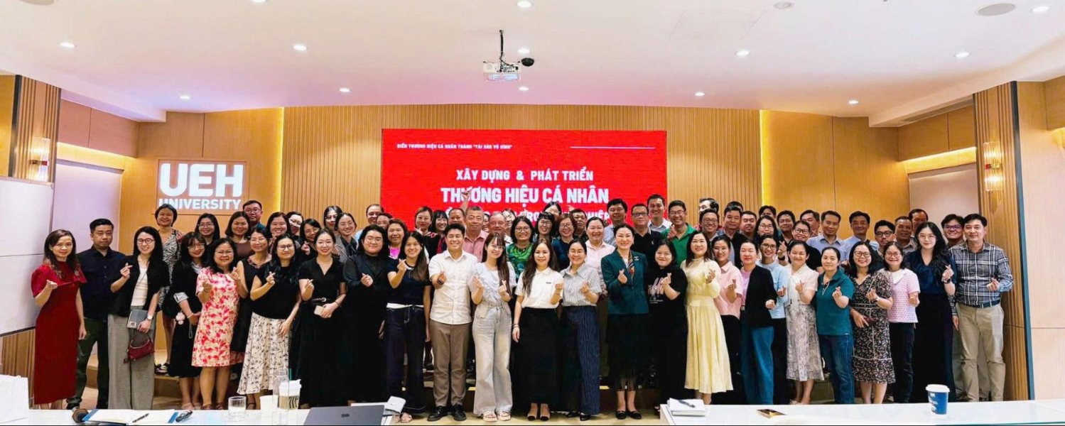 UEH Organizes Training Course on Communication, Networking, and Personal Branding Skills for Staff and Employees