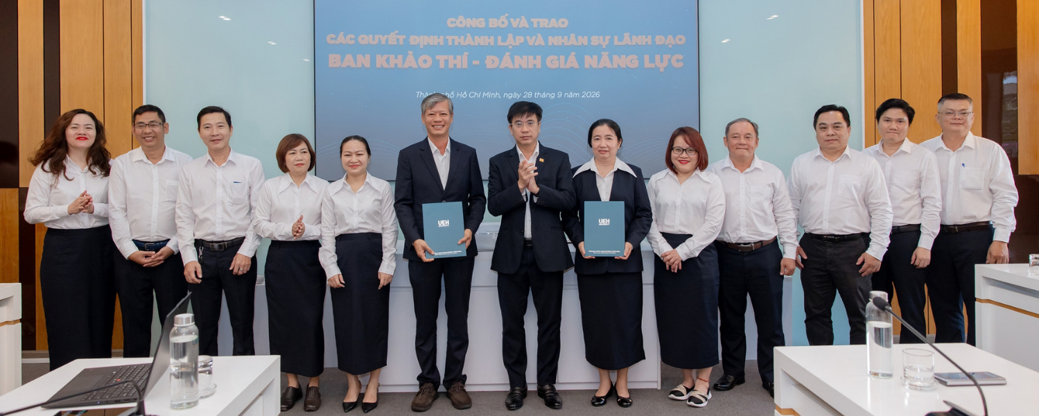 UEH announces and presents decisions on establishing the Board of Testing and Competency Assessment, and consolidating Party branch committees under the UEH Party Committee for the 2025–2030 term