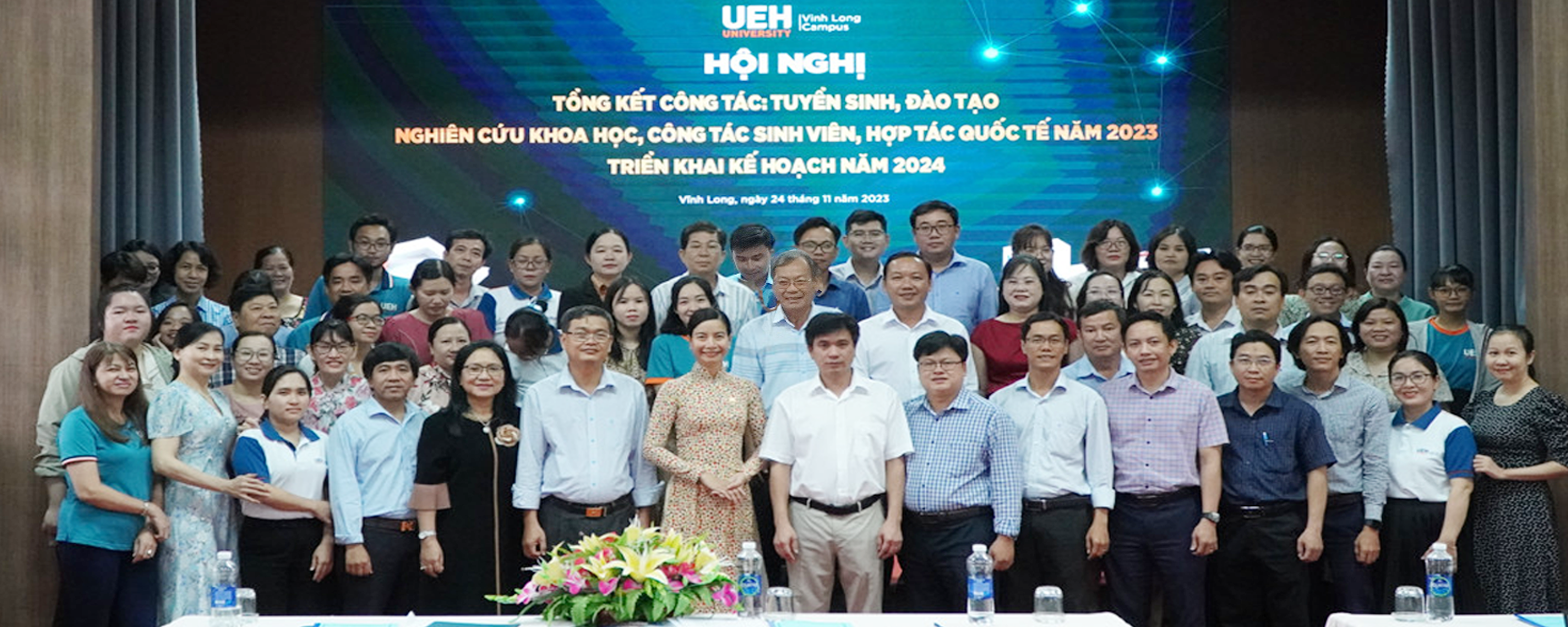 UEH - Phân hiệu Vĩnh Long tổ chức Hội nghị Tổng kết công tác Tuyển sinh, Đào tạo, Nghiên cứu khoa học, Công tác sinh viên, Hợp tác quốc tế năm 2023 và Triển khai kế hoạch trọng tâm năm 2024