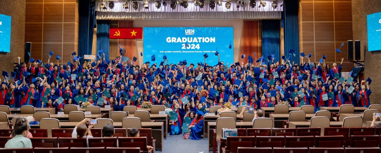 More than 4,900 UEH Fresh Graduates Officially Entering the Labor Market, Contributing to Society and Economy

