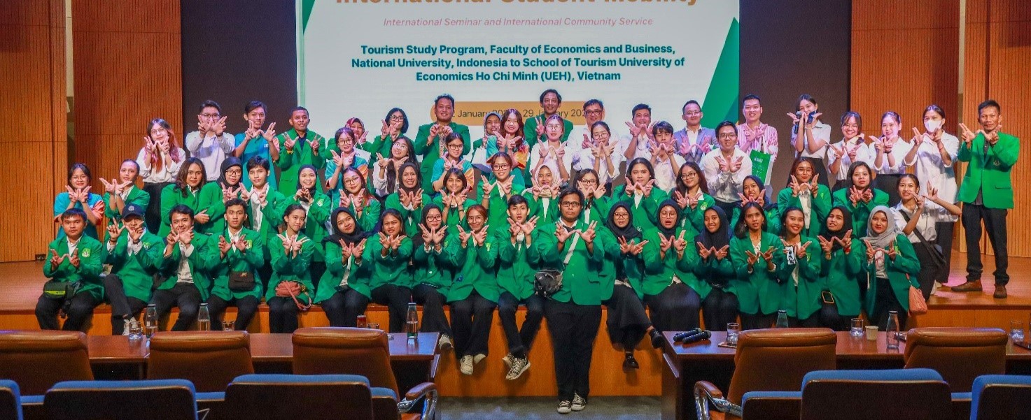 International exchange between UEH and the National University of Indonesia

