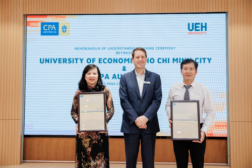 UEH undergraduate program accreditation ceremony by CPA Australia