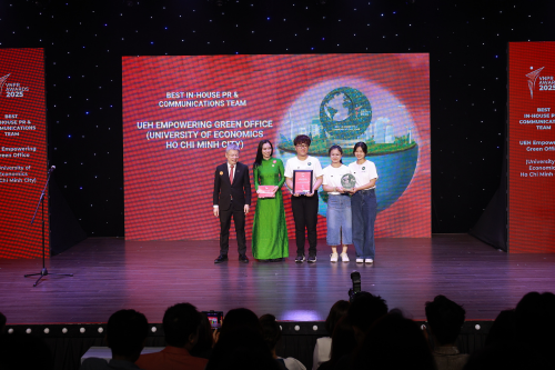 The new-generation virtual office model UEH Green Office was honored as the “Best Premier In-house Team” at the VNPR Awards 2025