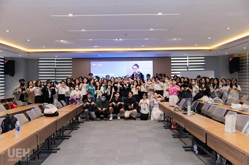 Mock Interview – READY2WORK 2025: A Solid Launchpad for UEH Students’ Career Journey
