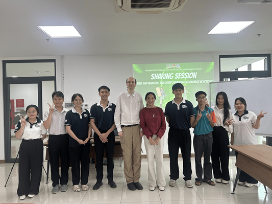 Learning from International Experts: Behavioral Economics and Cultural Finance at UEH