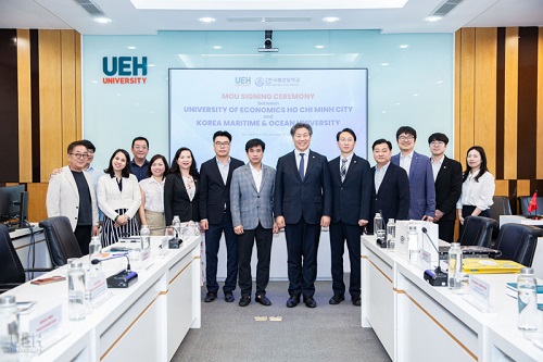 Memorandum of Understanding (MOU) Signing Ceremony between the University of Economics Ho Chi Minh City (UEH) and Korea Maritime & Ocean University (KMOU)
