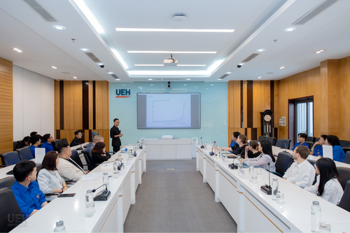 UEH proudly welcome the Delegation of the Australian Political Exchange Council 
