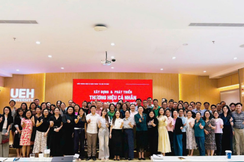 UEH Organizes Training Course on Communication, Networking, and Personal Branding Skills for Staff and Employees
