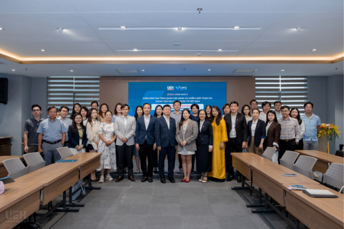 UEH Hosted Closing Ceremony for Cohort 2 and Opening Ceremony for Cohort 3 of the Training Program "Operation Overview and Participation Strategy for the Vietnam International Financial Center"

